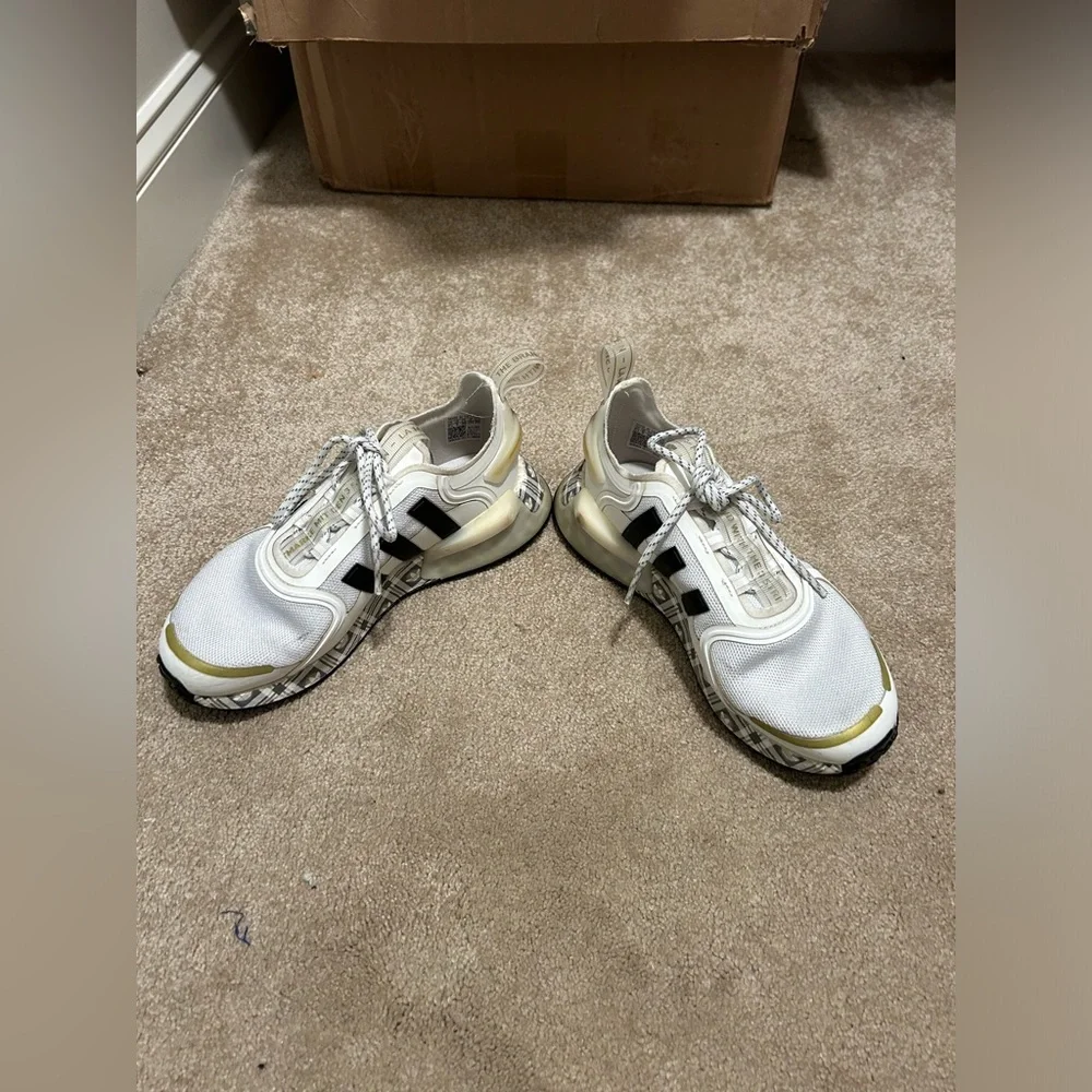 size 7 gray adidas sneakers! - Picture 2 of 4